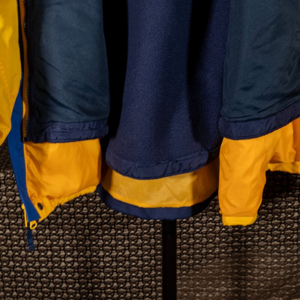 Columbia Winter  yellow Jacket  LG Outer shell lined Water Resistance - Picture 6 of 16